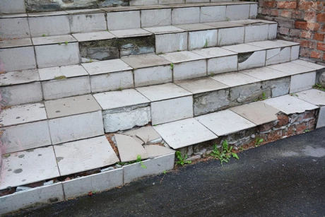 /images/uploads/old-staircase.jpg{title}{/root:pa_hero}